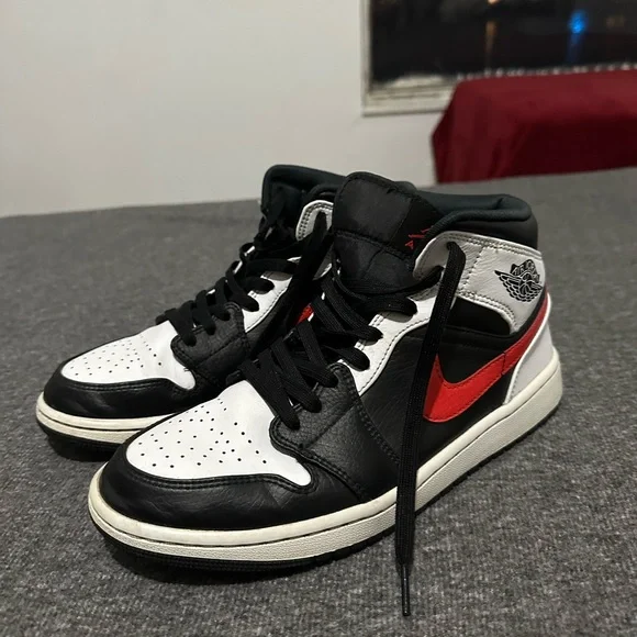 Nike Shoes Air Jordan 1 Mid Retro “Chile Red” 2024 GS) Air Jordan 1 Mid  main image 4